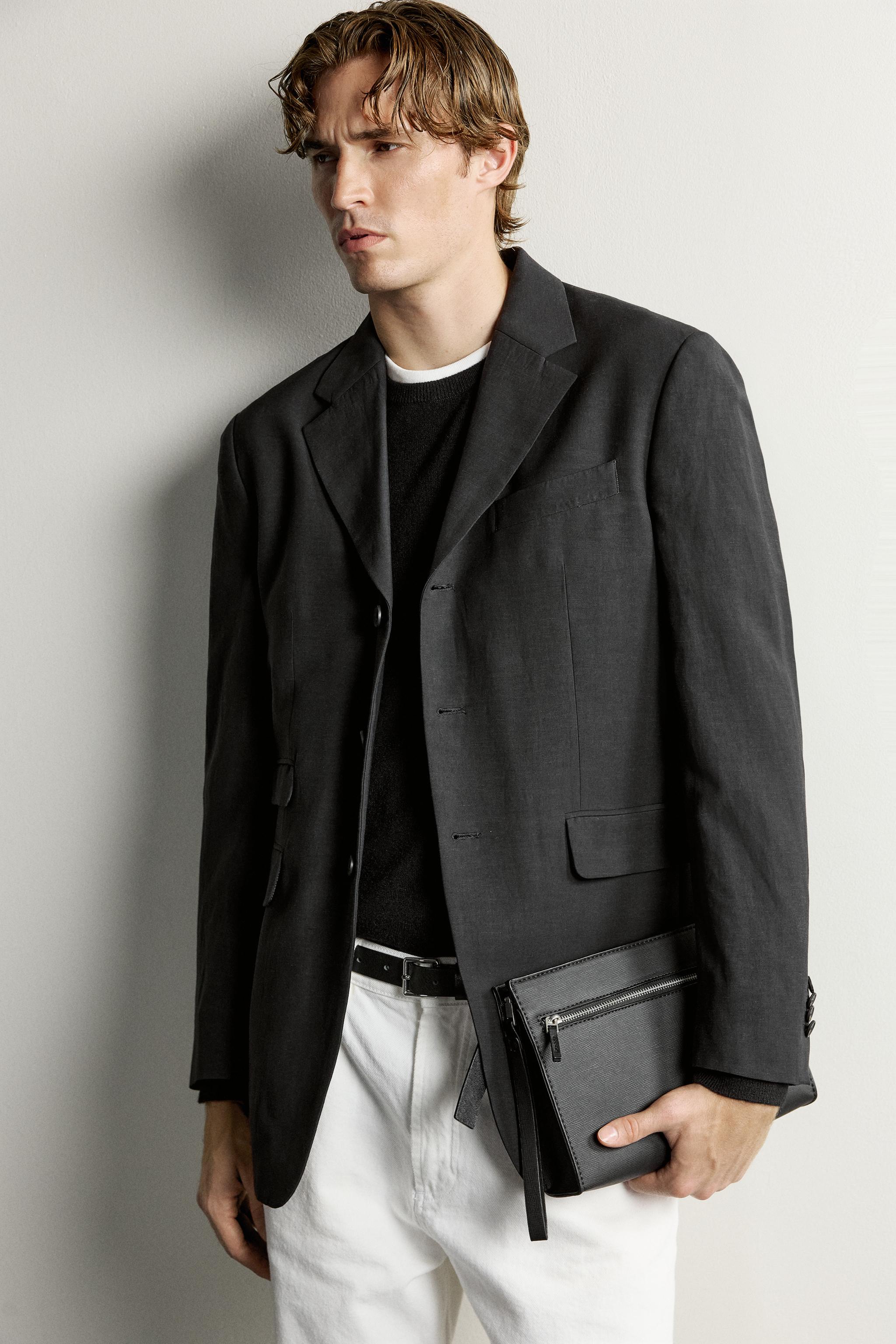 TEXTURED CLUTCH - Black | ZARA United States