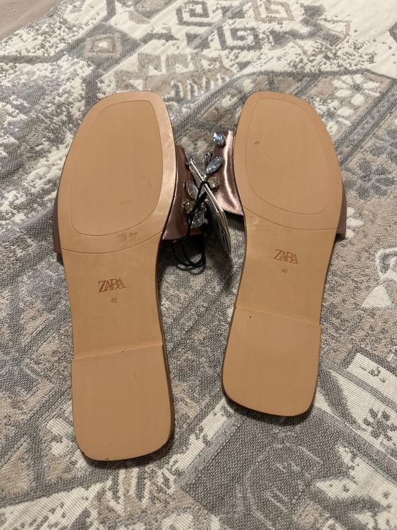 LOW HEEL SATIN EFFECT BEADED SANDALS - Image 2