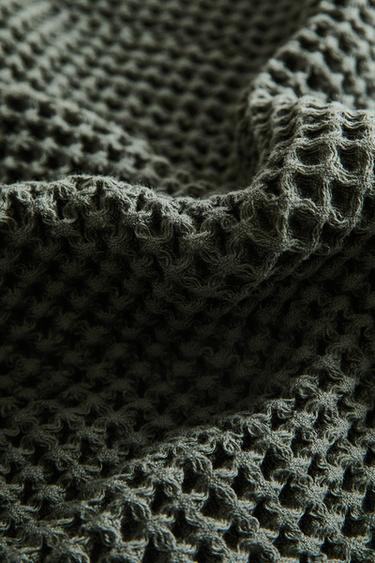 WAFFLE-KNIT COTTON BATH TOWEL - Dark green by Zara
