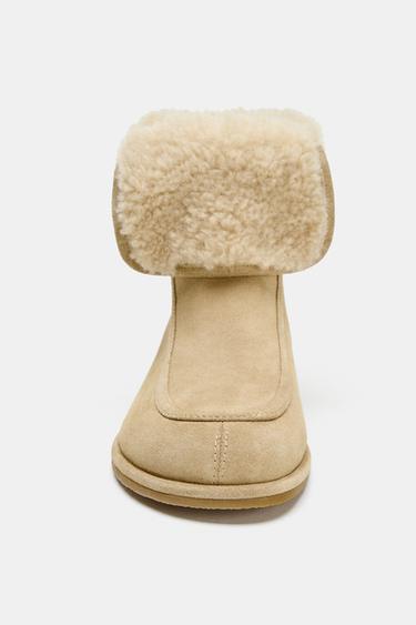 BOTTINES PLATES EN CROÛTE DE CUIR - Marron sable de Zara - Image 4