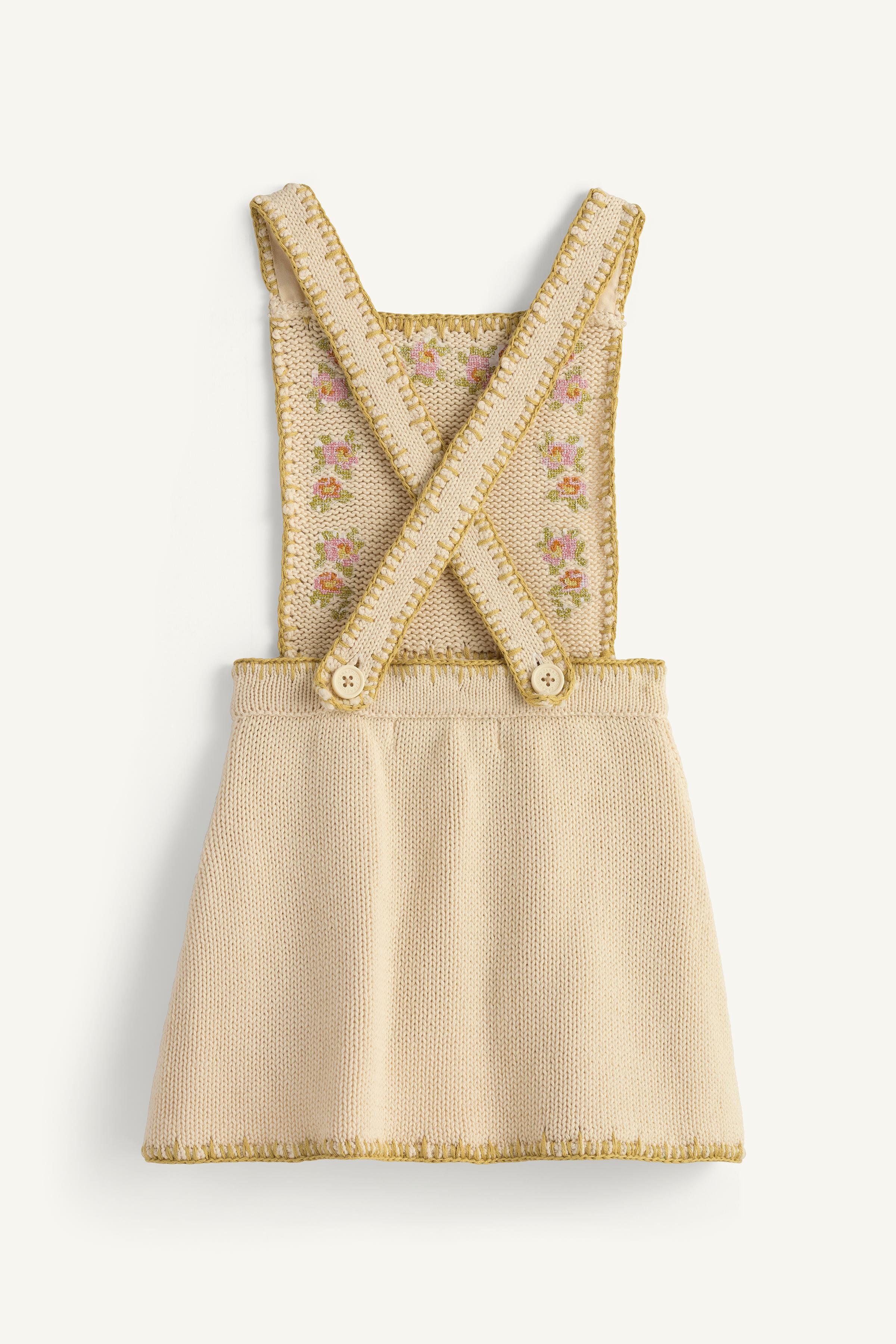 ROBE-SALOPETTE EN MAILLE À FLEURS BRODÉES AU POINT DE CROIX ÉDITION LIMITÉE