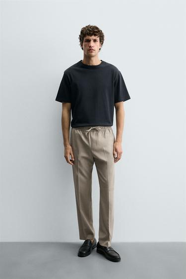 بنطلون بخصر JOGGER مريح - محمر فيجوريه الخاص بـ Zara