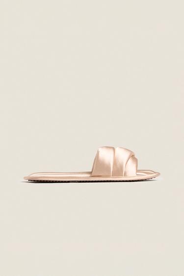 CHAUSSONS BOUT OUVERT MATELASSÉS SATIN - Beige de Zara - Image 1