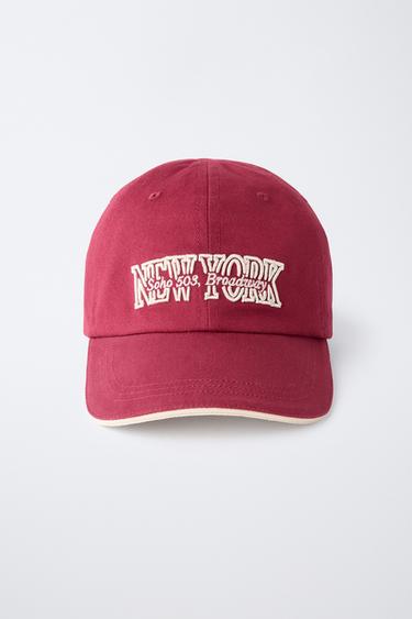 قبعة بحافة أمامية VARSITY بنص مطرز - بورجندي الخاص بـ Zara