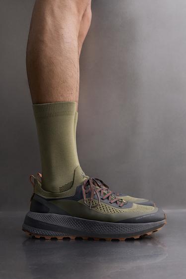 ZAPATILLA DE CORRER TRAIL - Verde agua de Zara - Imagen 0