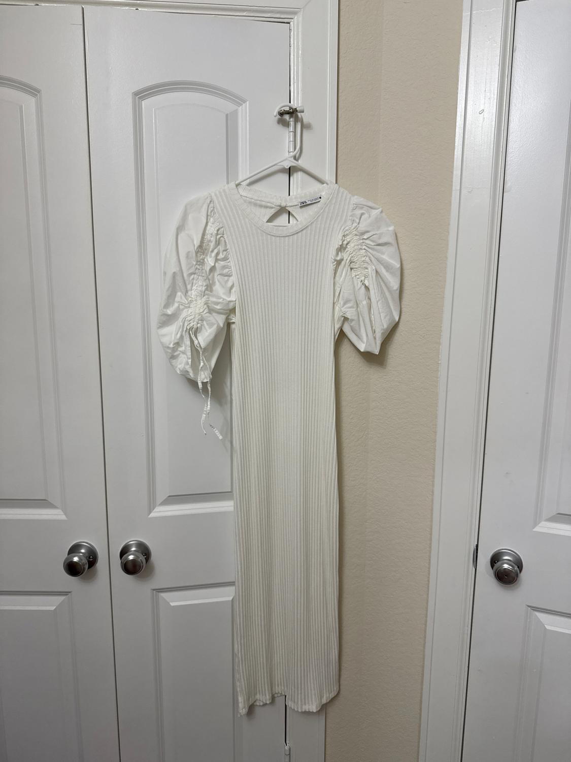 PUFF SLEEVE RIBBED DRESS