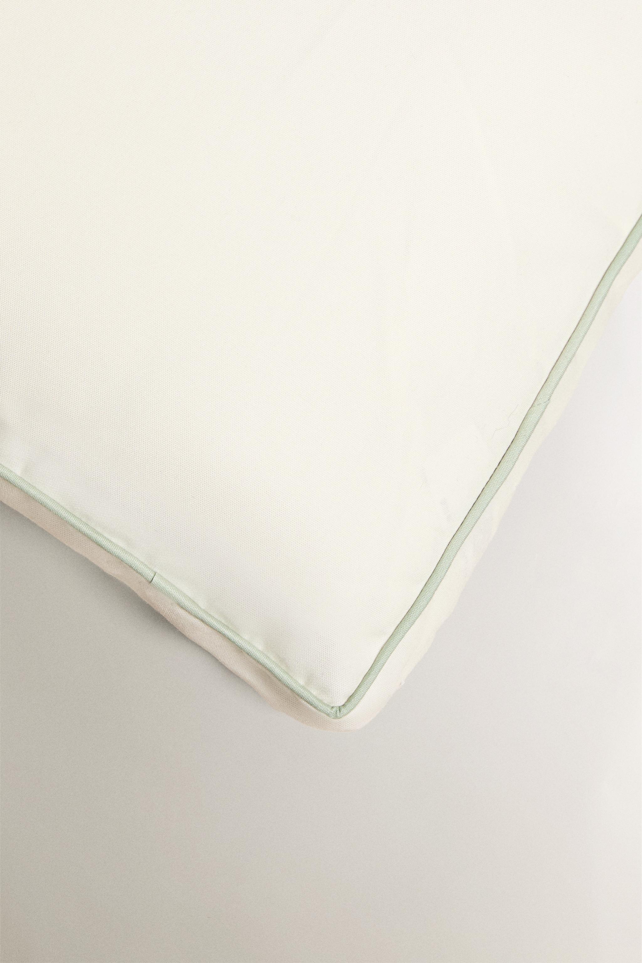 OUTDOOR CHAIR CUSHION WITH PIPING