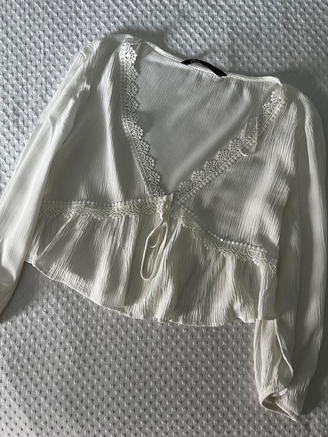 FLOWING BLOUSE WITH MATCHING DETAIL - Image 3