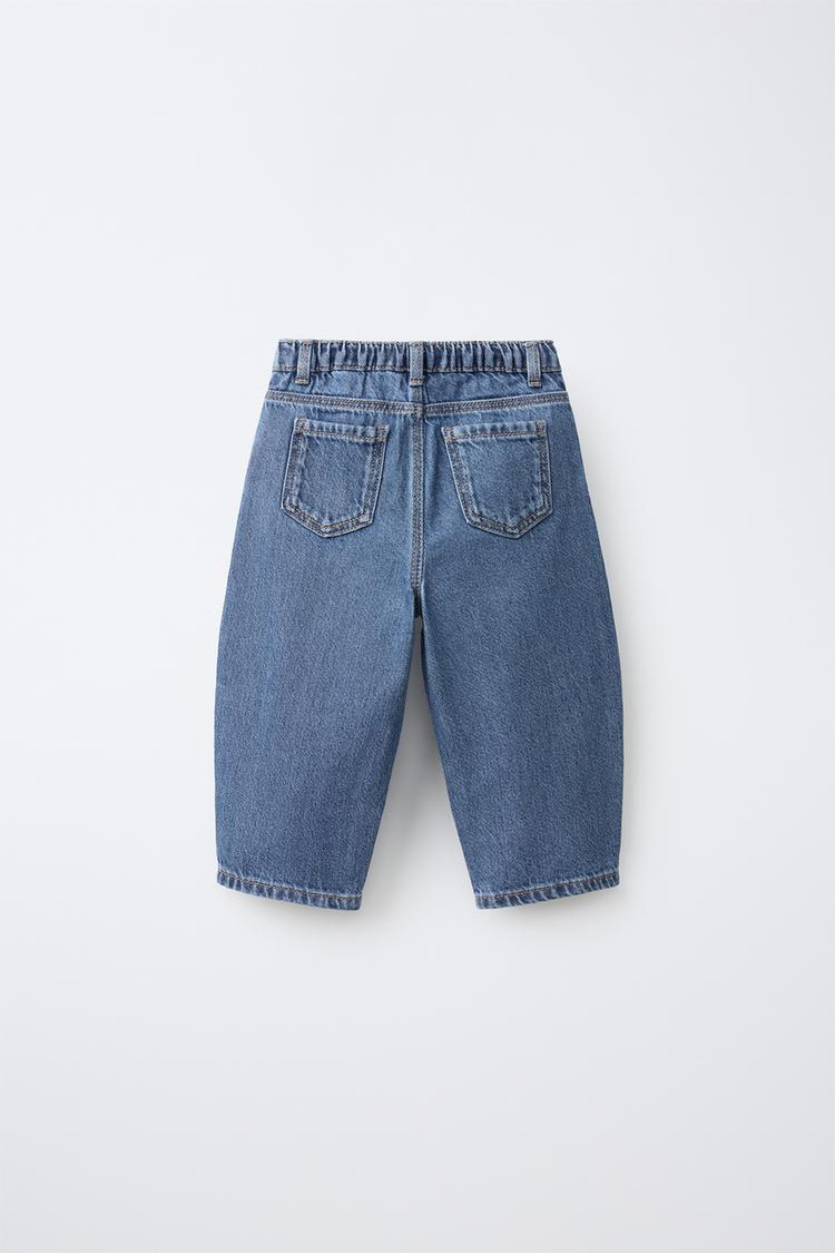 JEANS TIPO BARRIL CON BORDADO FLORAL 2