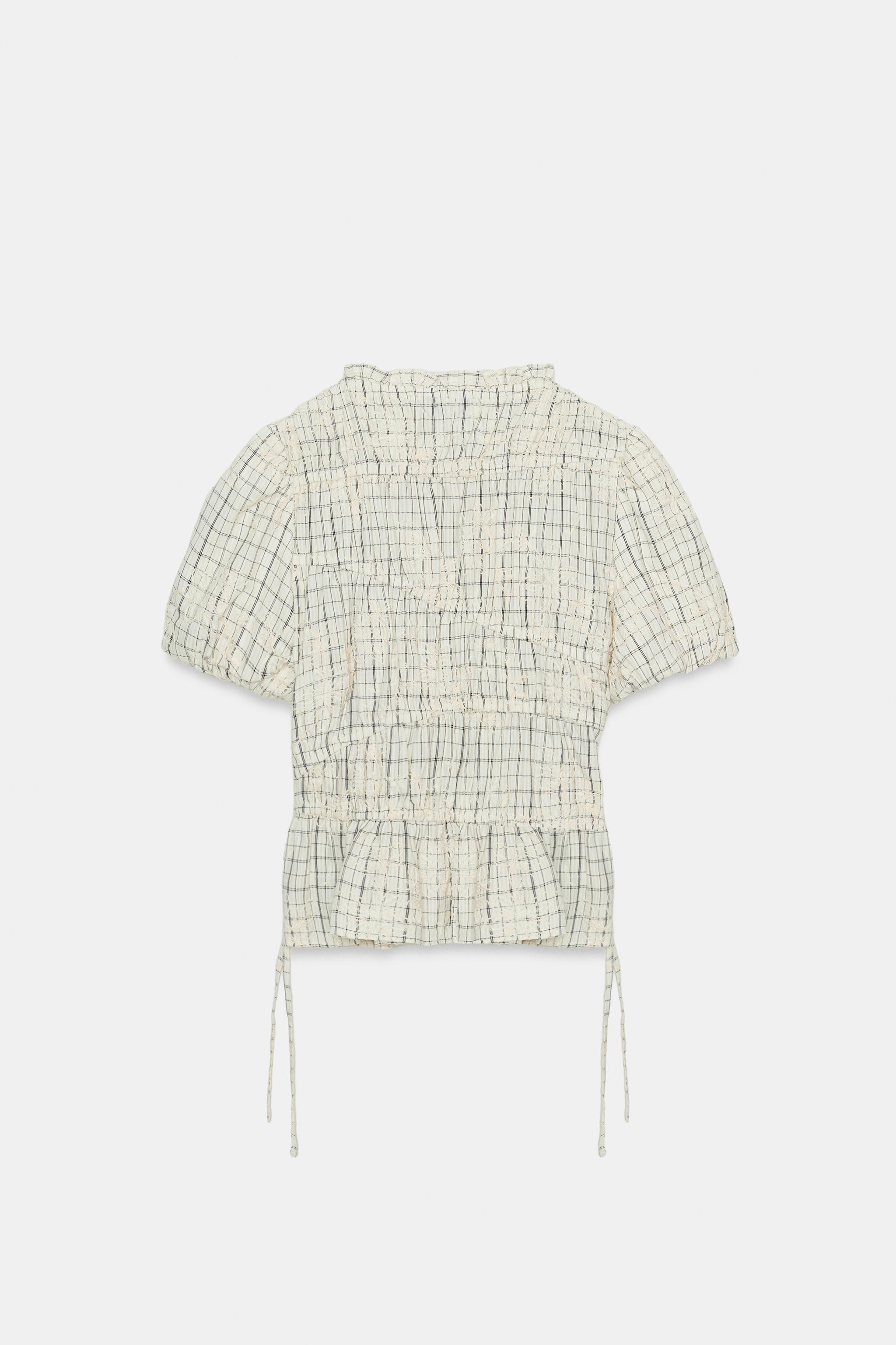 TOP CARREAUX BRODÉS ET LACETS