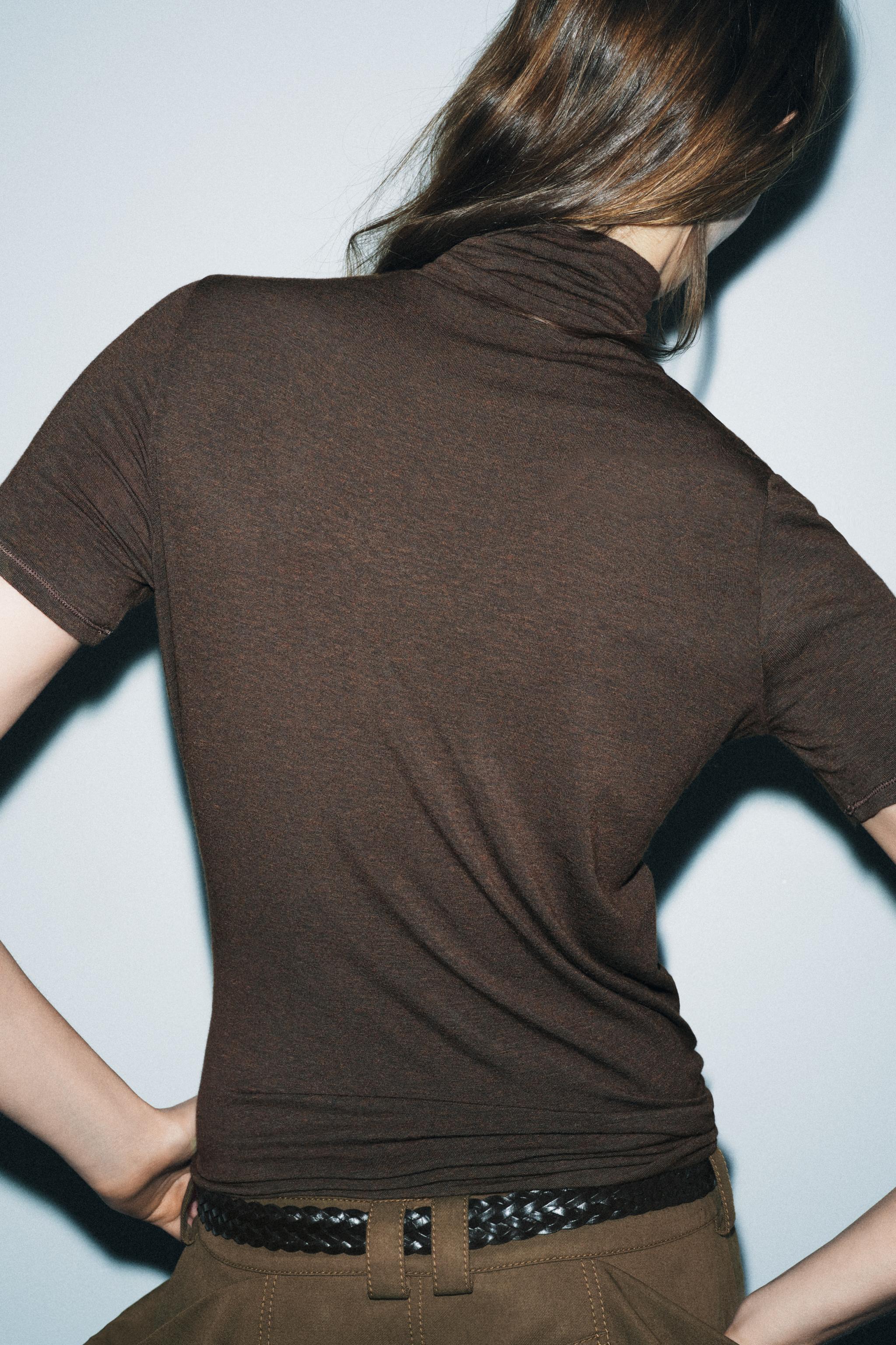 ASYMMETRIC TURTLENECK T-SHIRT