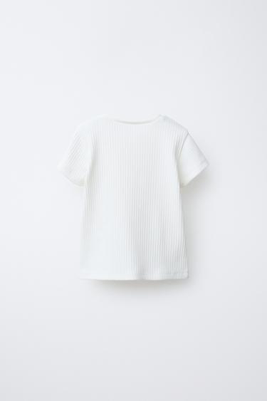 GERIPPTES T-SHIRT MIT HERZEN UND AUSSCHNITTEN - Cremefarben von Zara