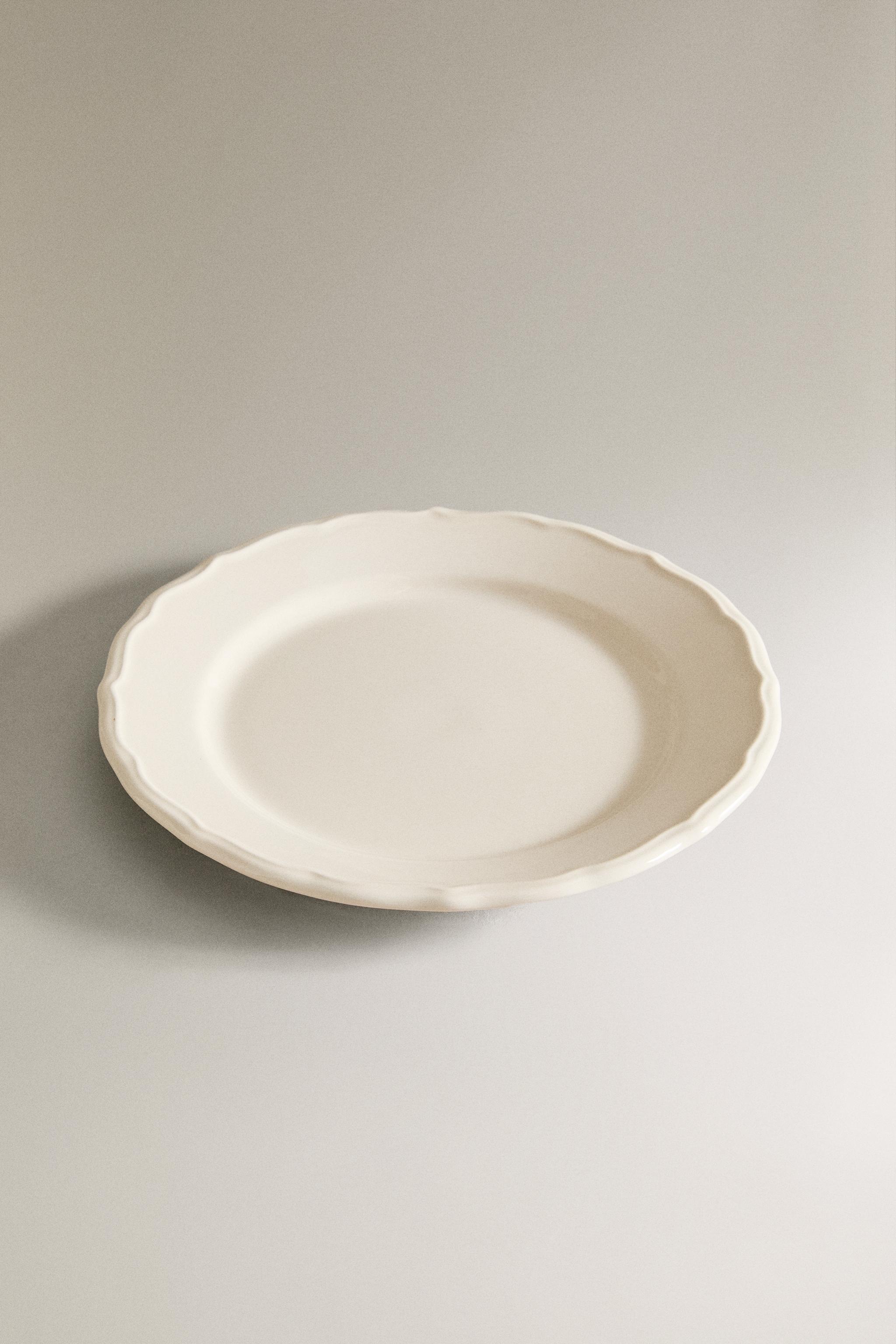 EARTHENWARE DESSERT PLATE WITH RAISED RIM — Ecru