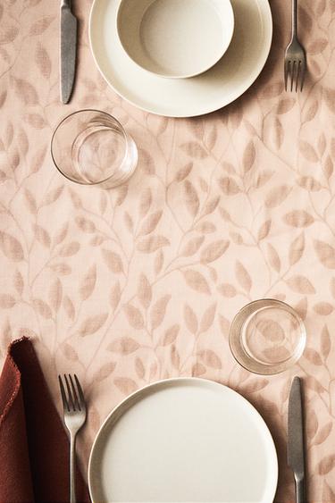 JACQUARD VEGETABLE TABLECLOTH - Pink by Zara
