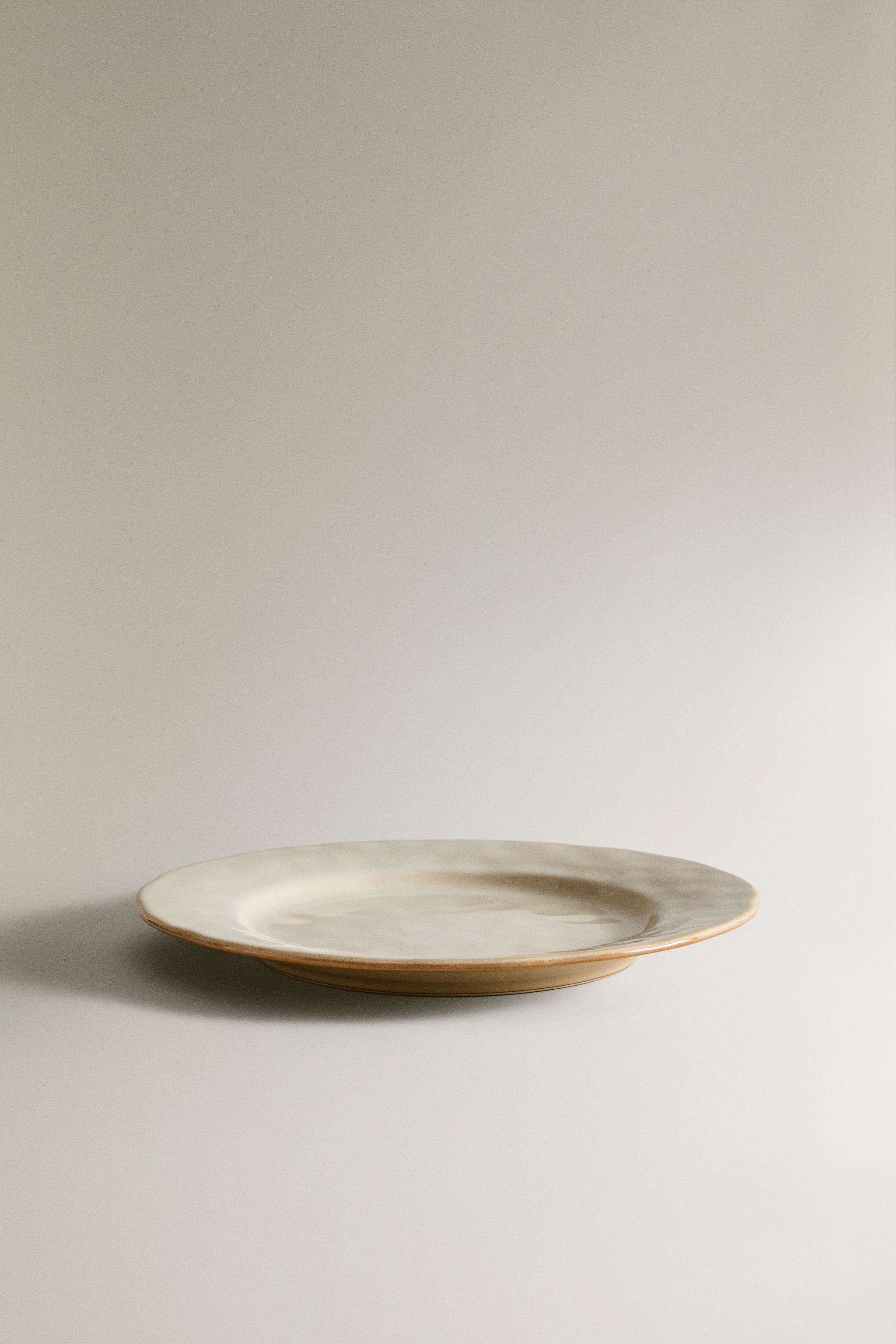 IRREGULAR EDGE STONEWARE DINNER PLATE — Cream