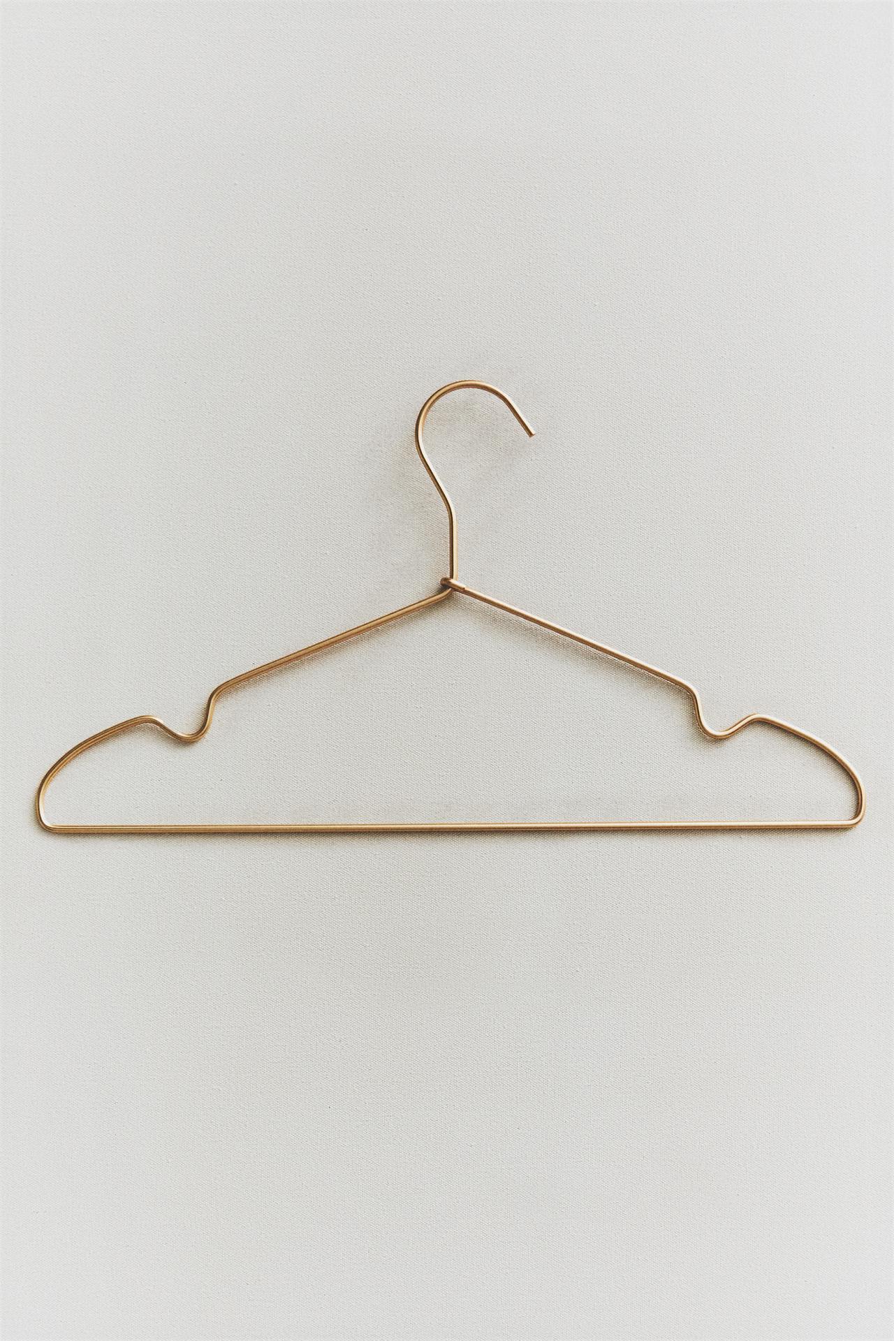 METAL HANGER (SET OF 5) — Gold