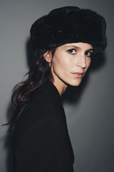 DOUBLE-FACED FAUX FUR HAT - Black by Zara
