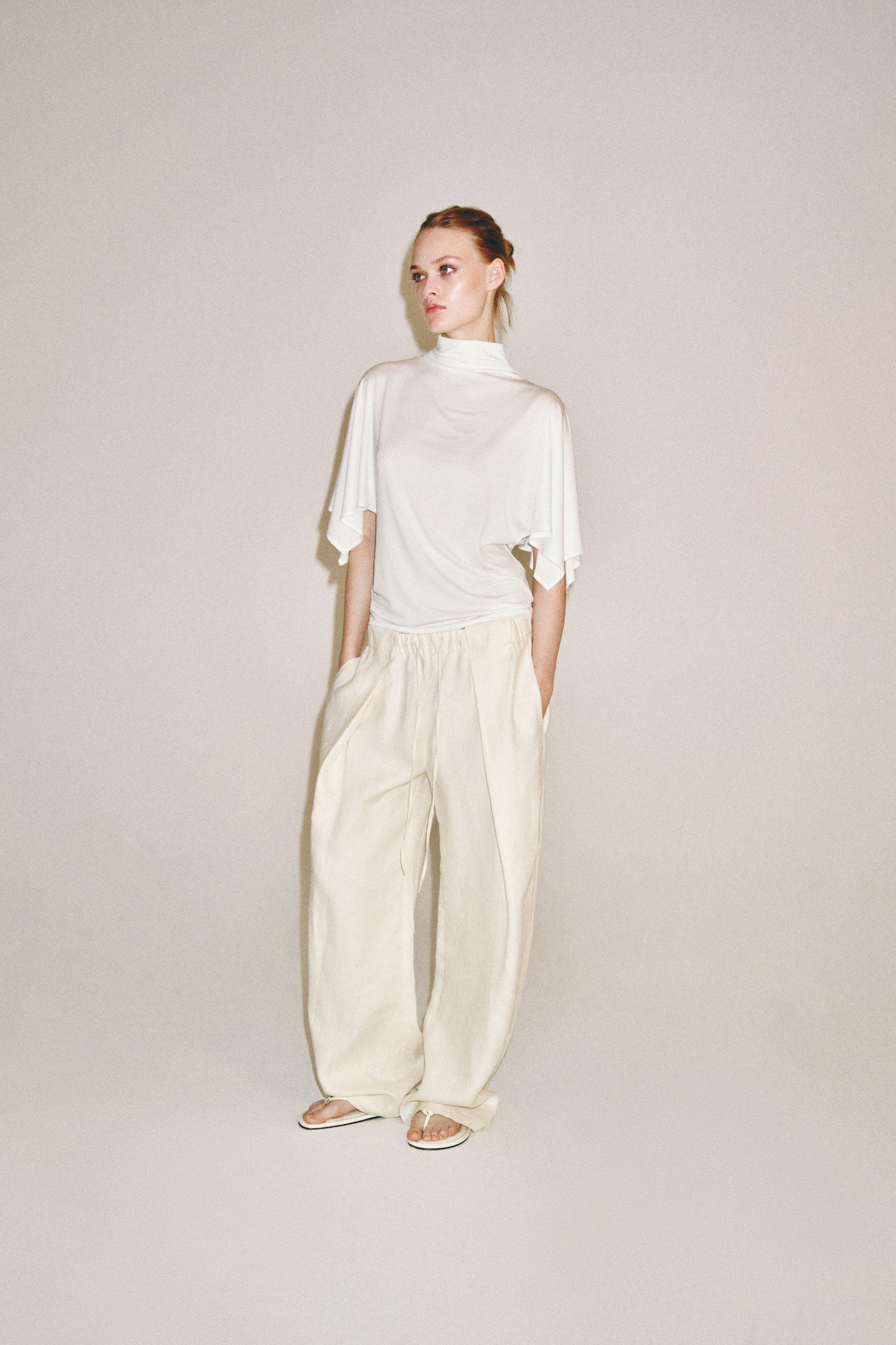 HIGH COLLAR TOP — White
