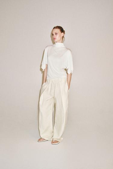 TOP CUELLO ALTO - Blanco de Zara - Imagen 0