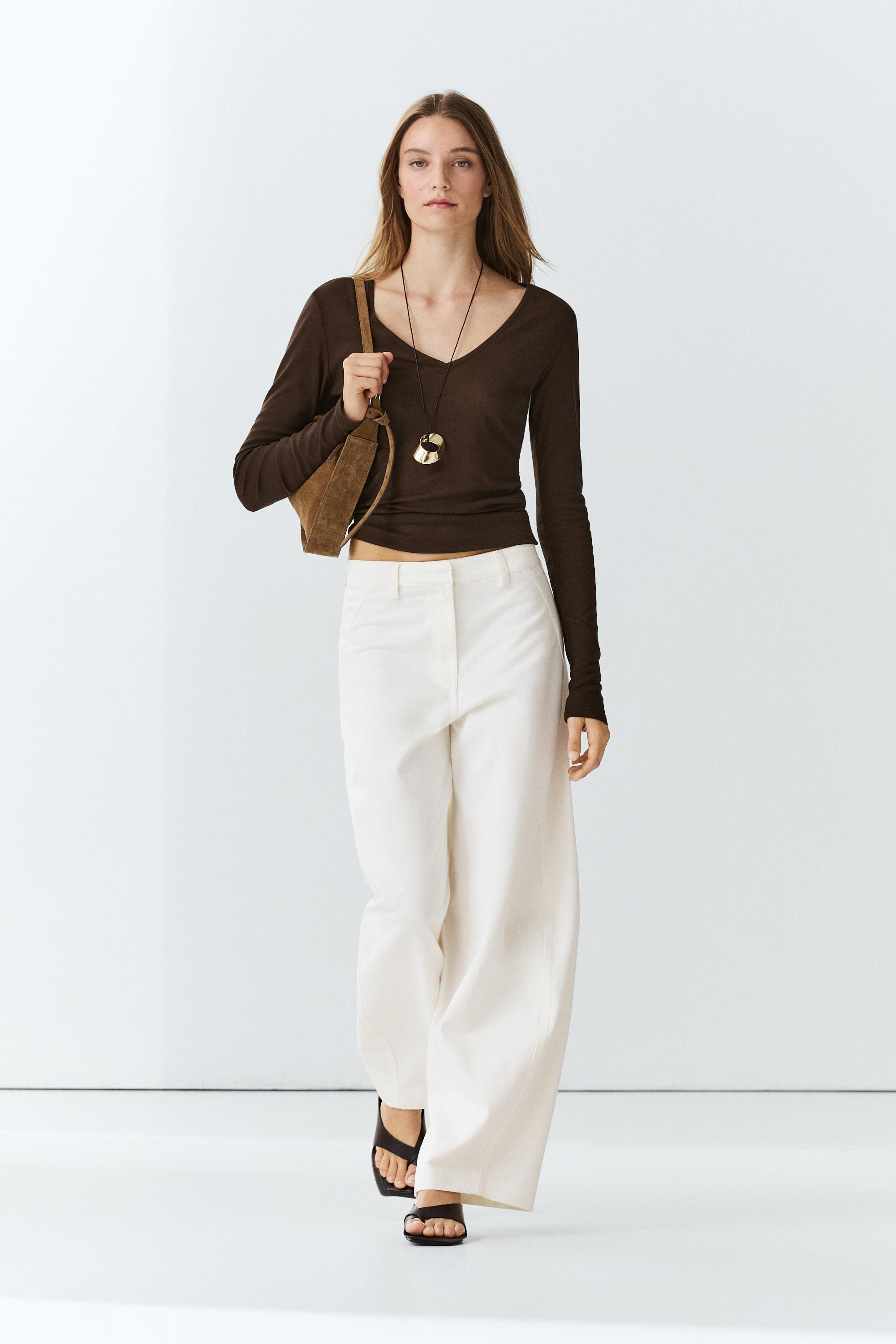 Slim fit long sleeve V-neck T-shirt — Brown