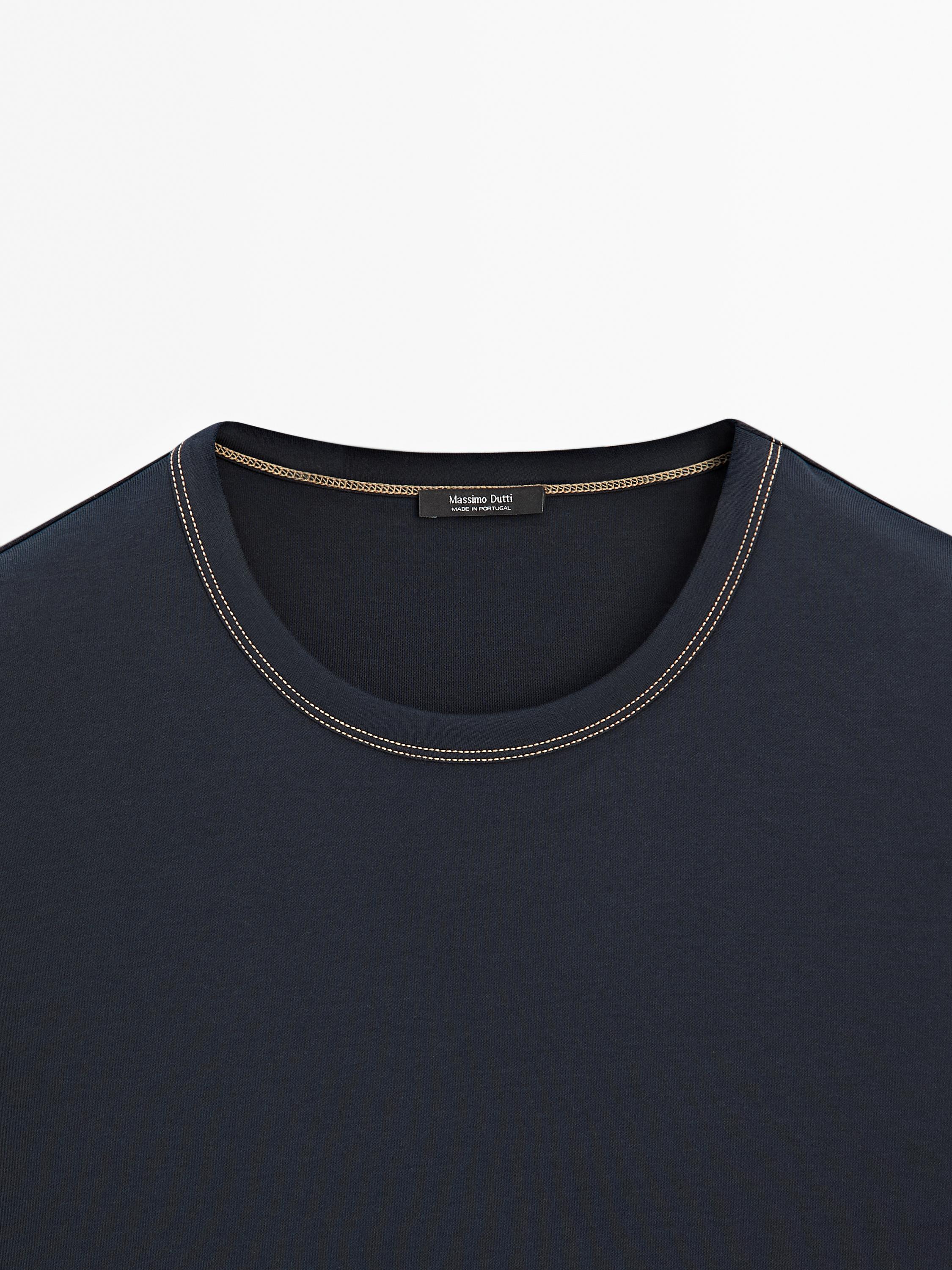 Short-sleeve T-shirt with contrast topstitching