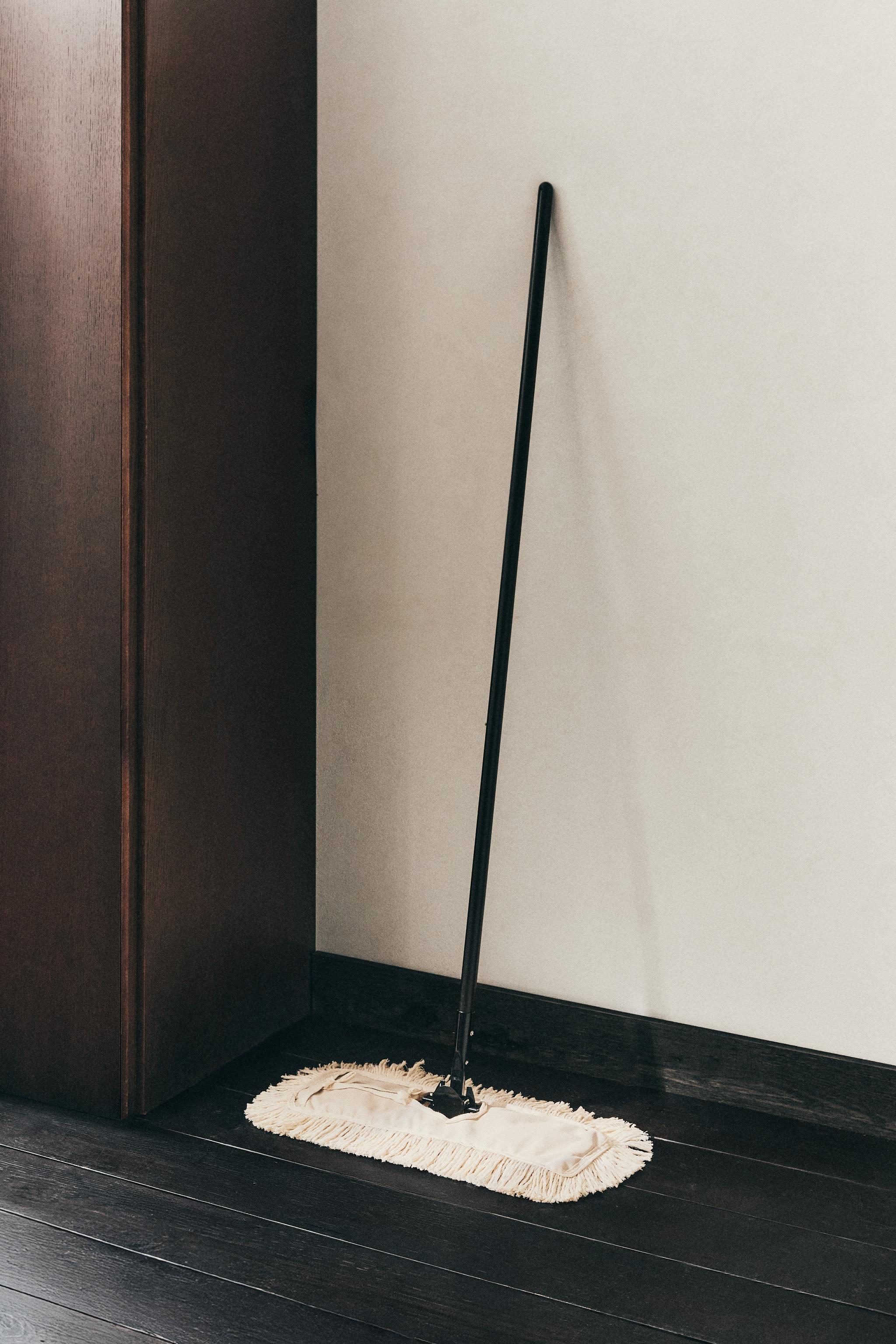 WOODEN CLEANING MOP