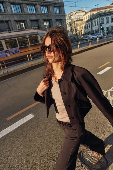 CHAQUETA CORTA SOLAPAS - Marrón de Zara