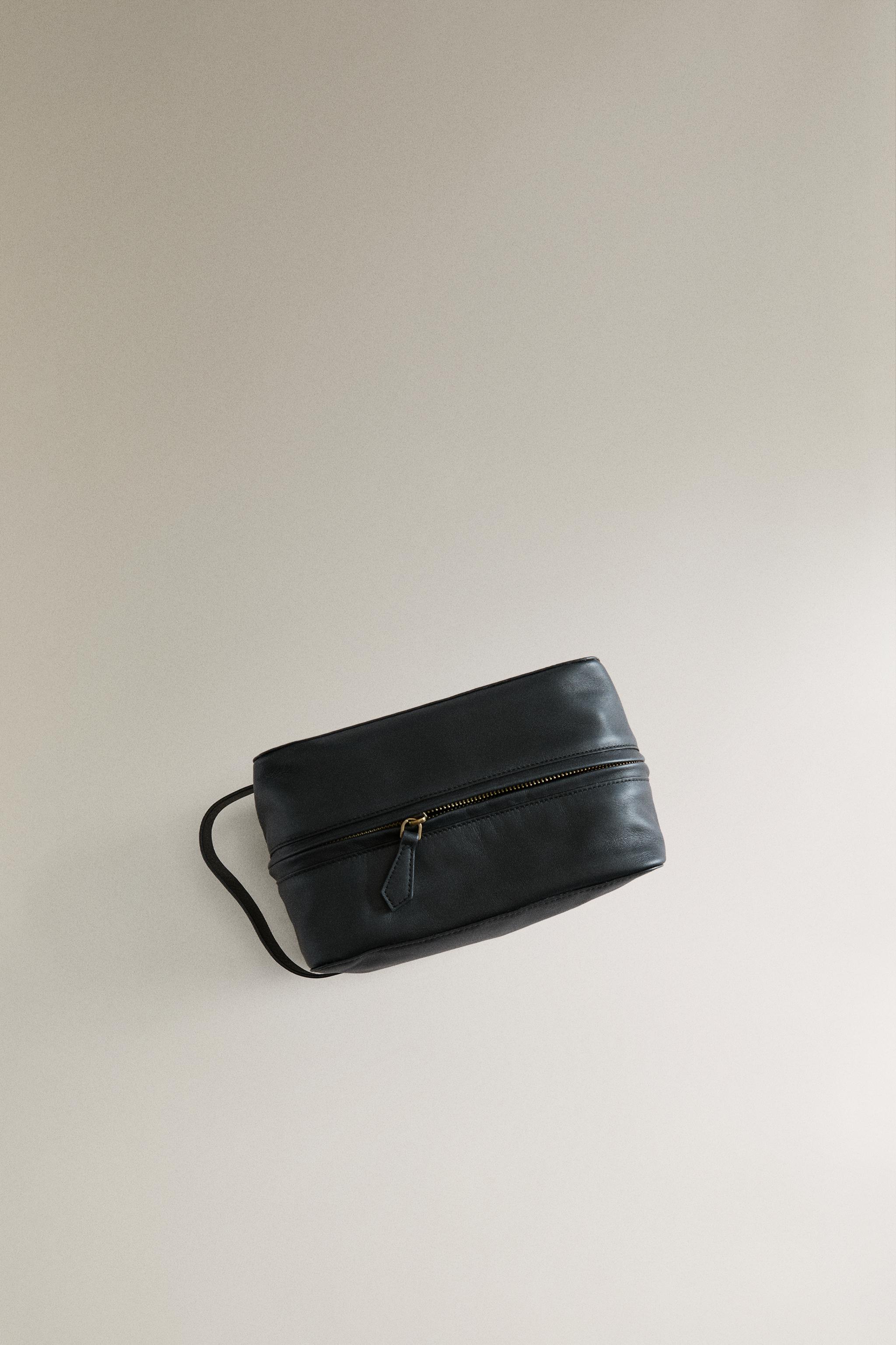 LEATHER TOILETRY BAG