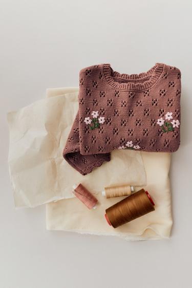 ÁO LEN DỆT KIM THỦNG LỖ THÊU HỌA TIẾT - Màu hồng/Tím cà từ Zara