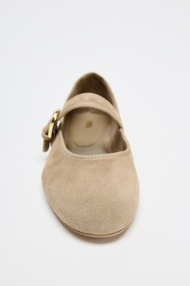 BALLERINES À BRIDE EN DAIM - Marron sable de Zara - Image 4