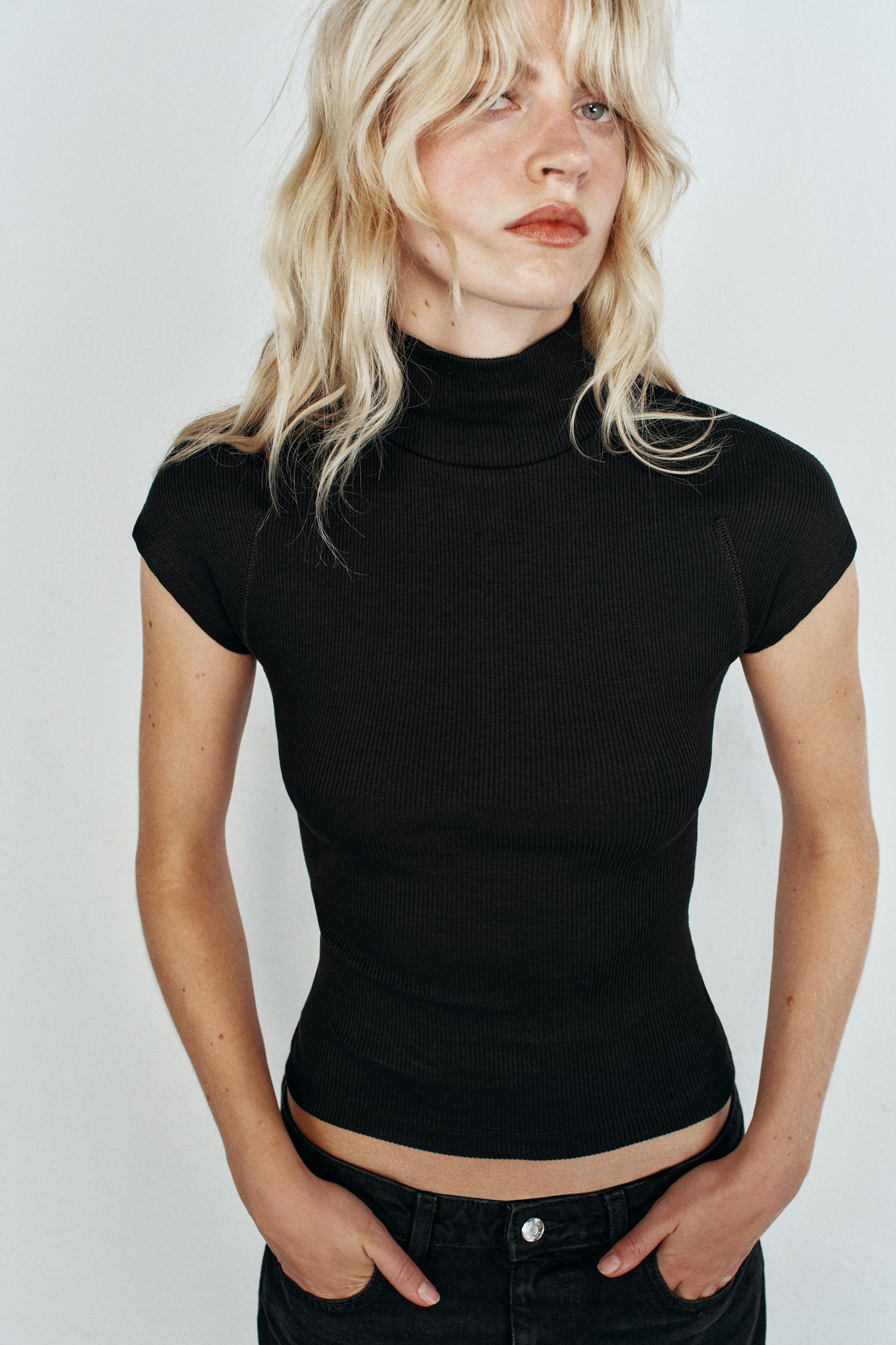 HIGH-NECK RIB T-SHIRT