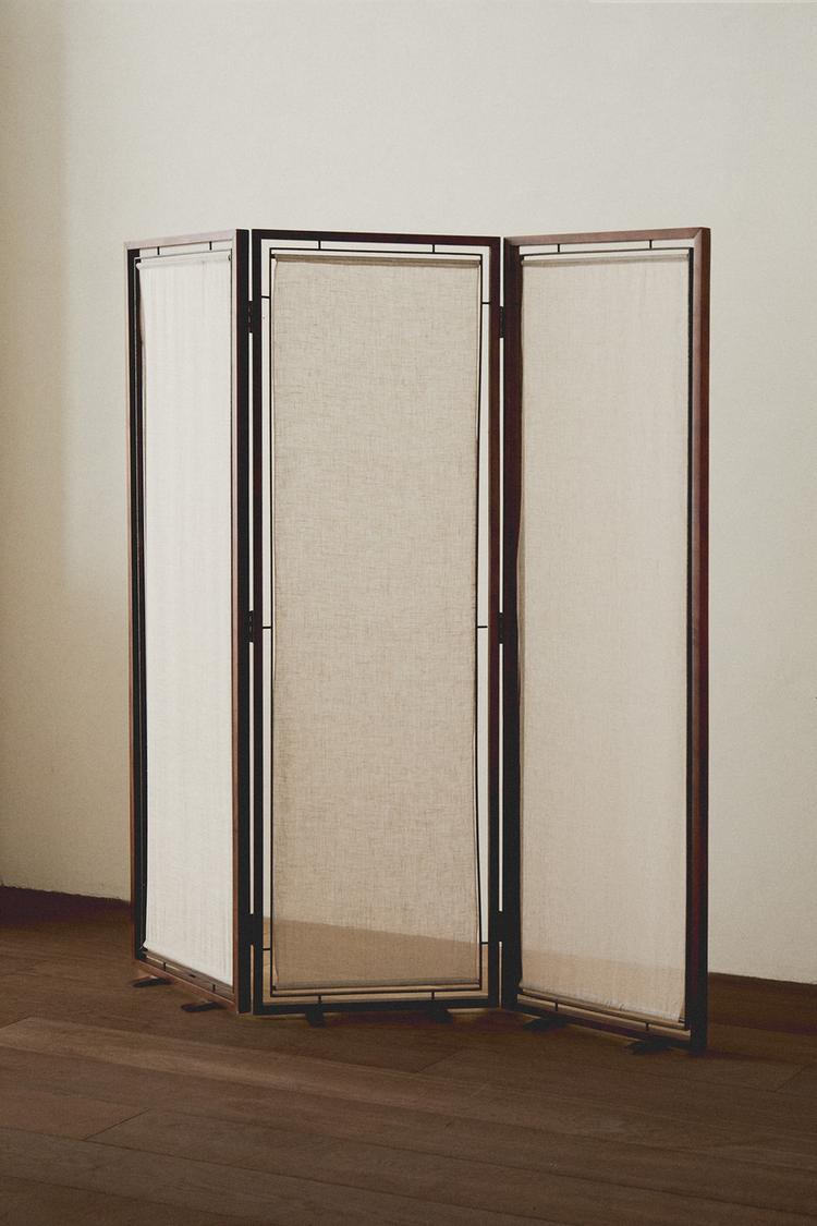 WOOD AND LINEN ROOM DIVIDER — Brown