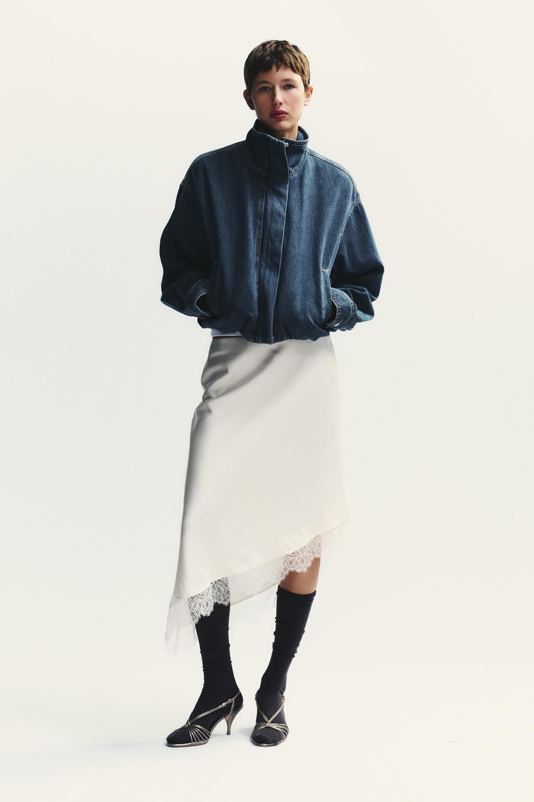 Ересек әйел шылым шегіп, ұл баламен өзін көрсетеді. Порно видео туыстарымен жыныстық қатынас