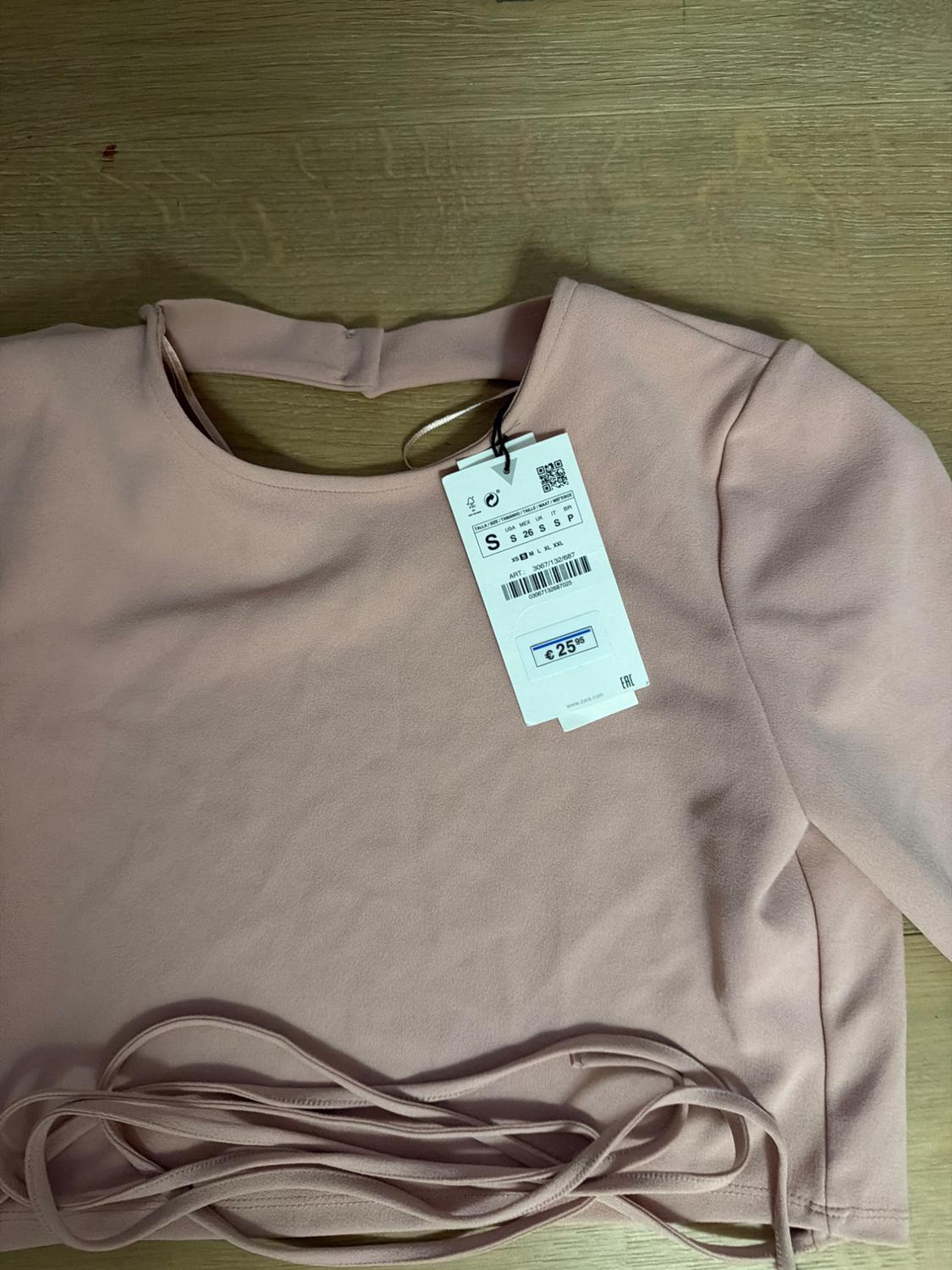 CROP TOP WITH TIE DETAIL - Image 2