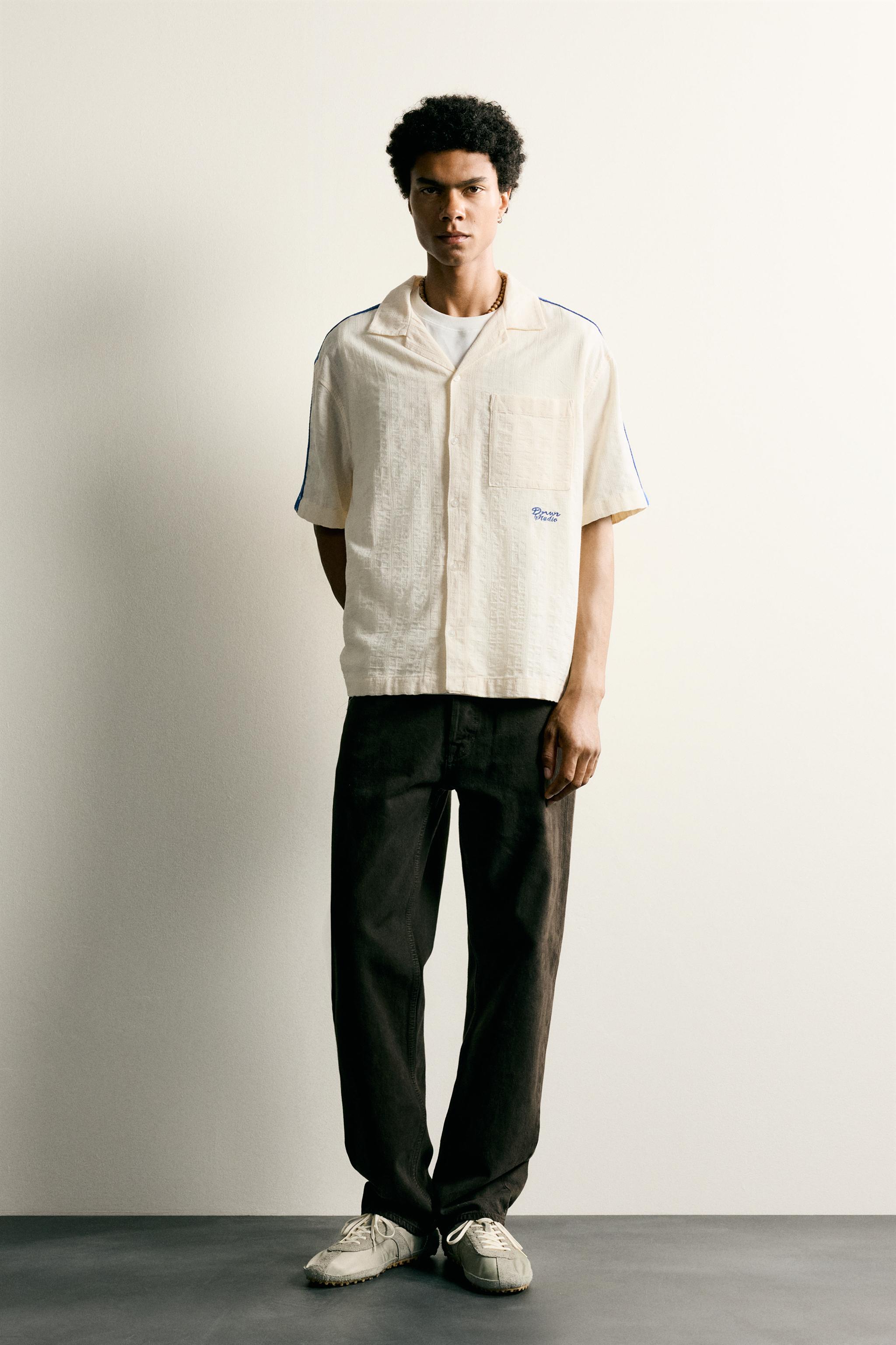 CHEMISE À BANDES AVEC BRODERIE EN CONTRASTE