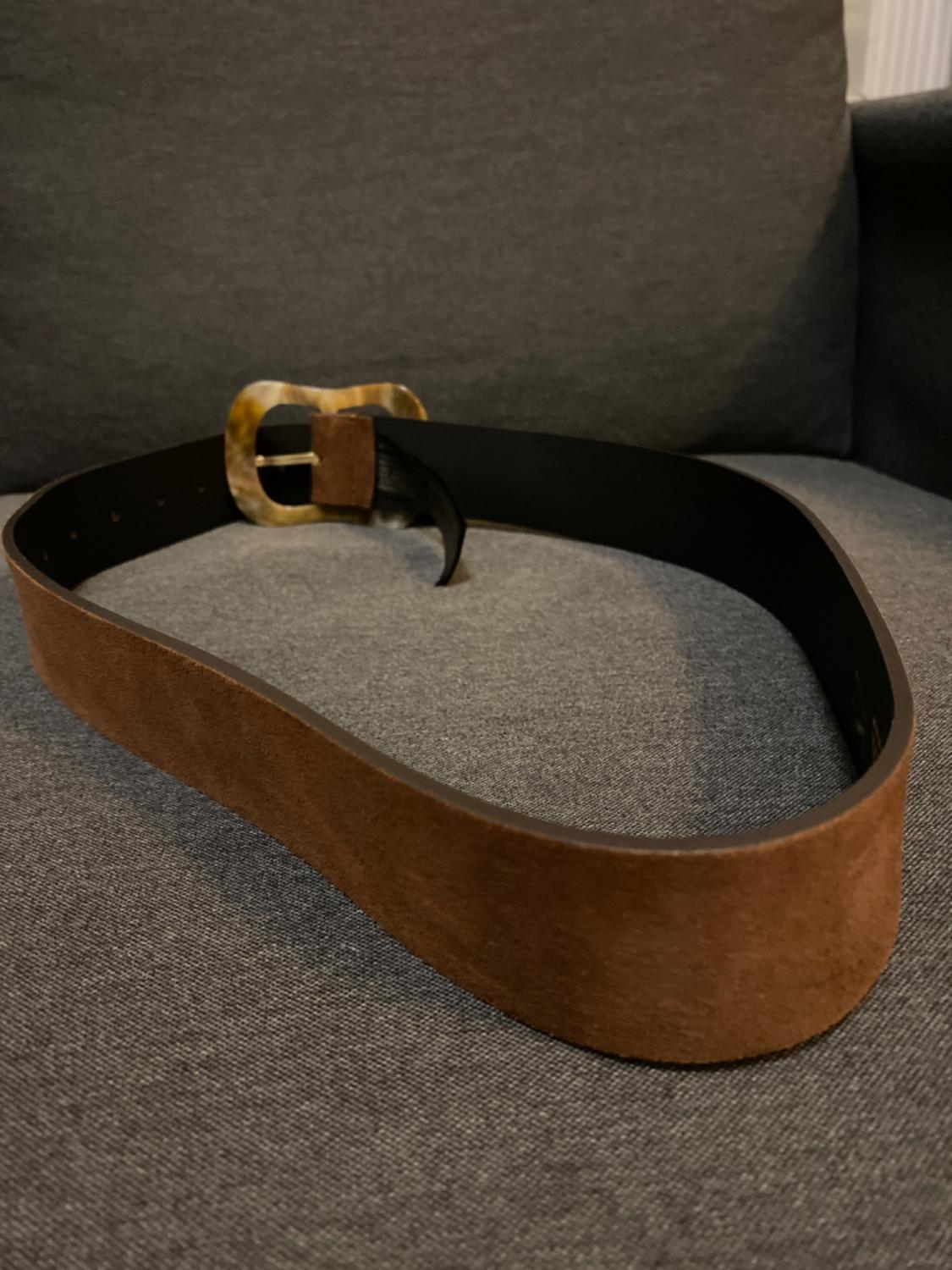 LEATHER BELT WITH RESIN BUCKLE - Image 2