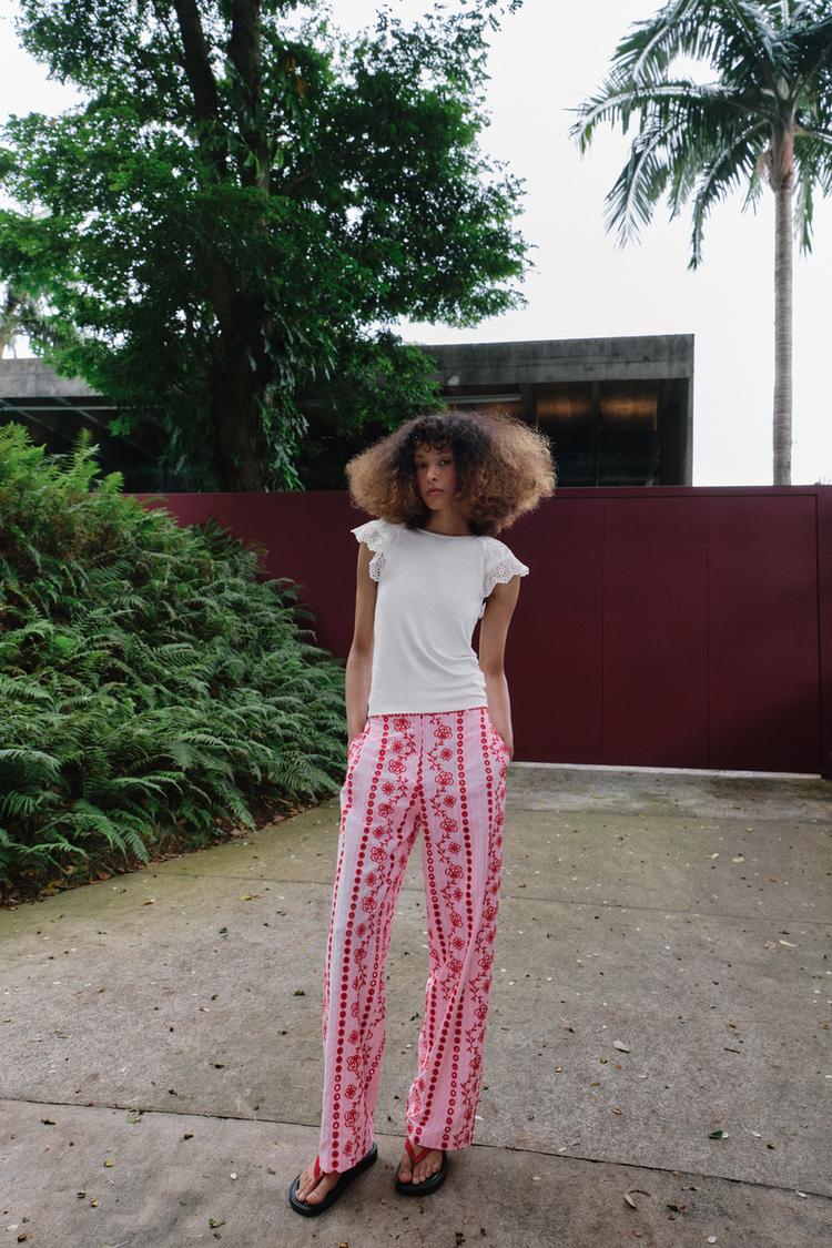 İŞLEMELİ KISA KOLLU T-SHIRT