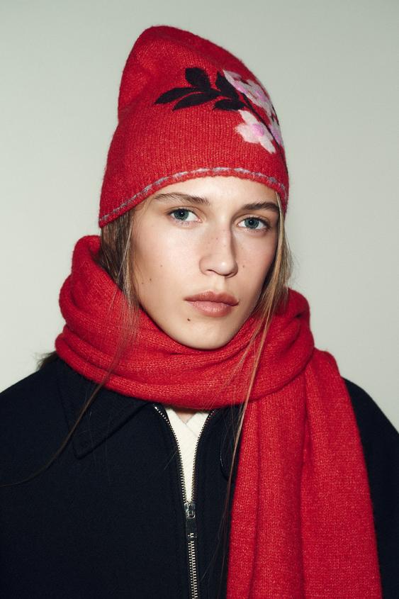 CONTRAST FLOWERS BEANIE