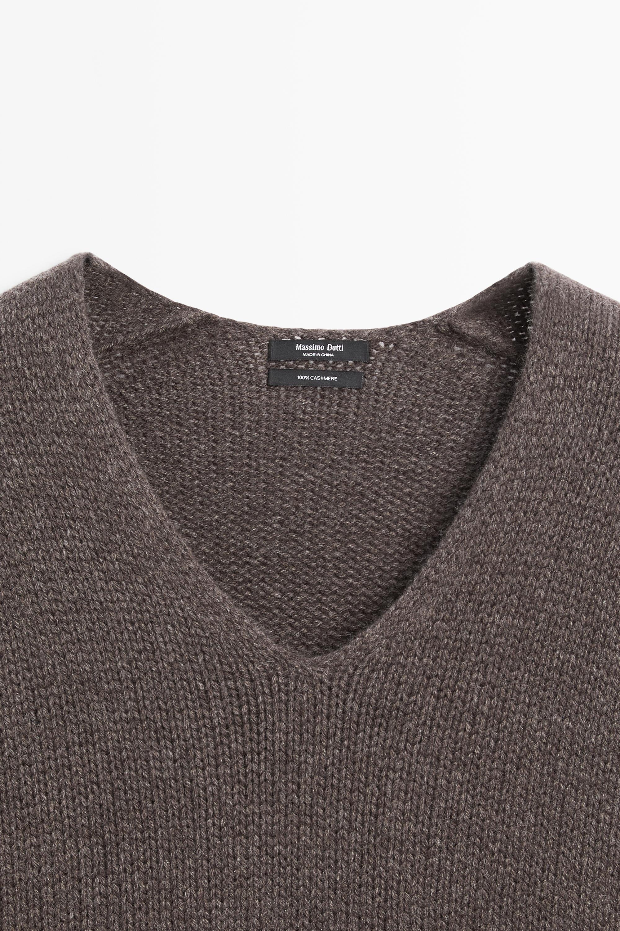 100% cashmere V-neck sweater