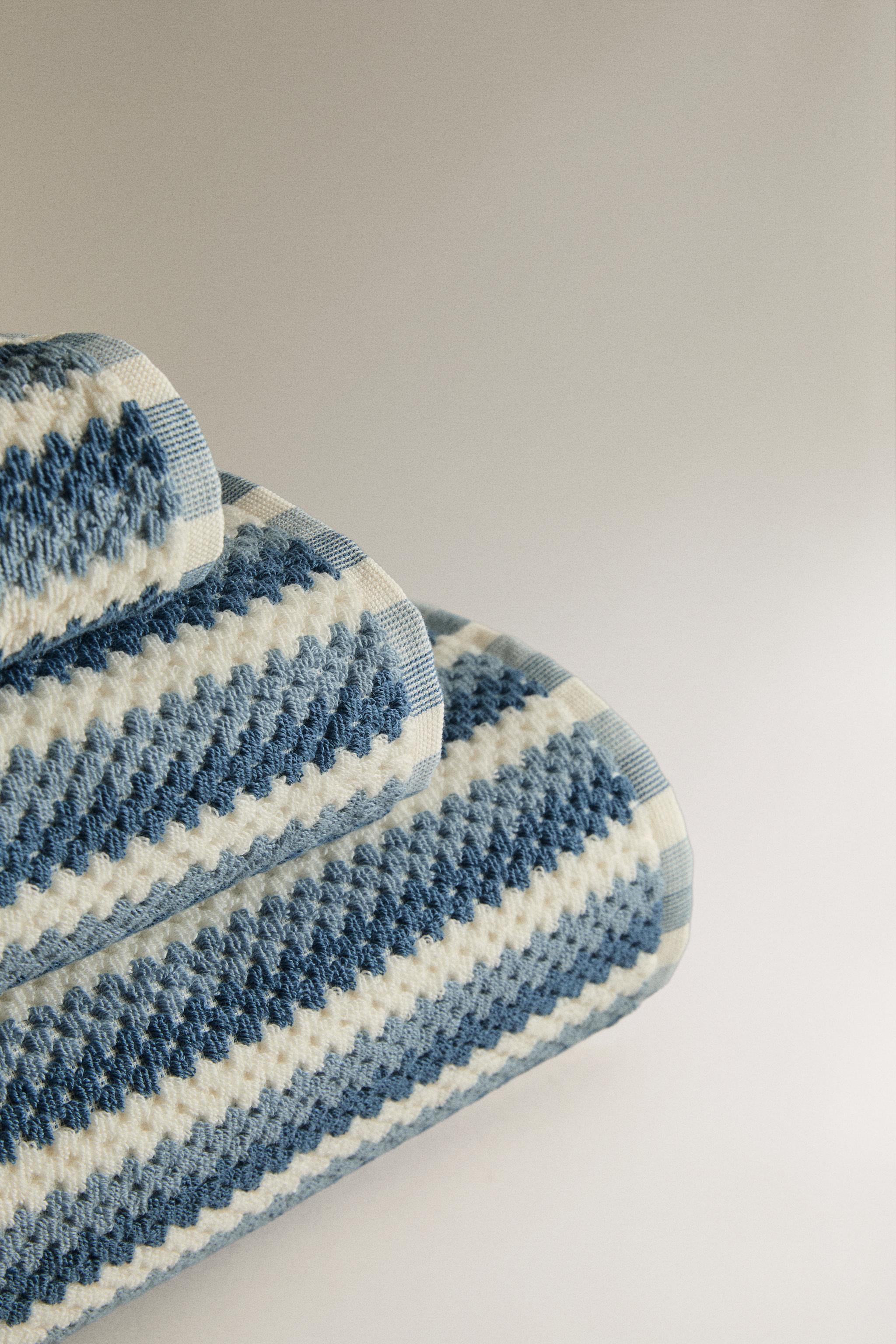 SERVIETTE DE BAIN JACQUARD GÉOMÉTRIQUE
