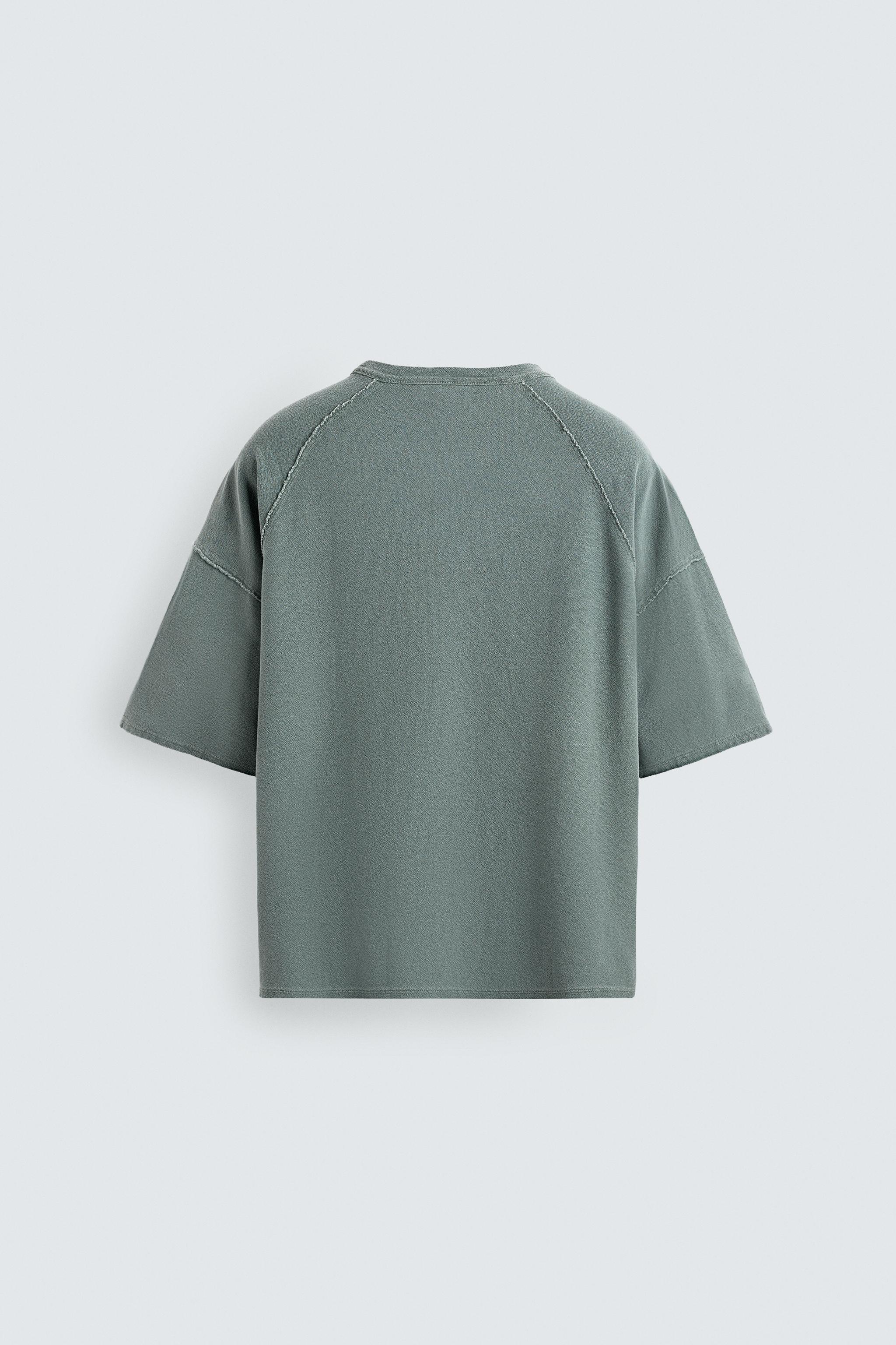 T-SHIRT EN MAILLE TEXTE IMPRIMÉ SPRAY