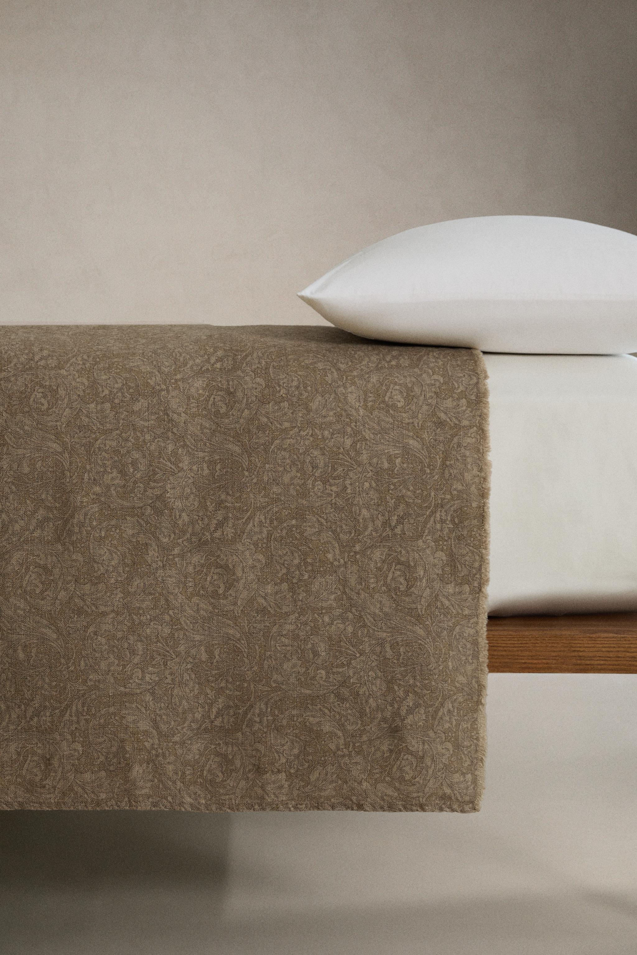 MORRIS & CO. LINEN BEDSPREAD