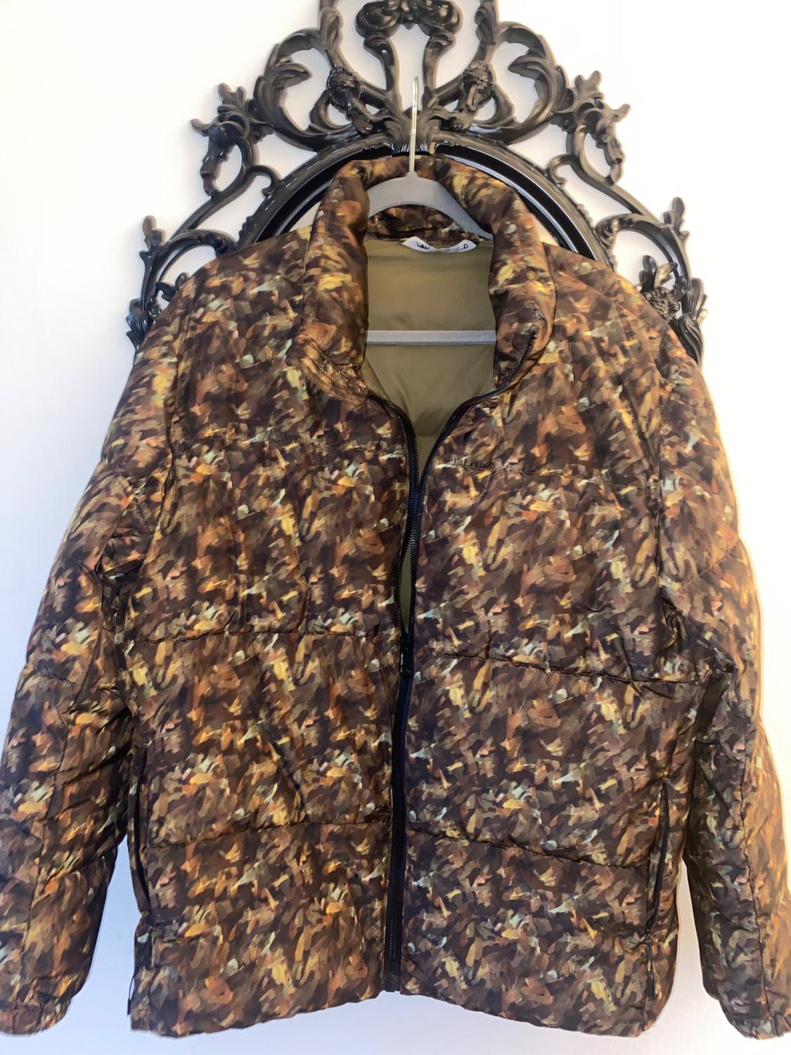 ABSTRACT PRINT QUILTED JACKET - Image 3