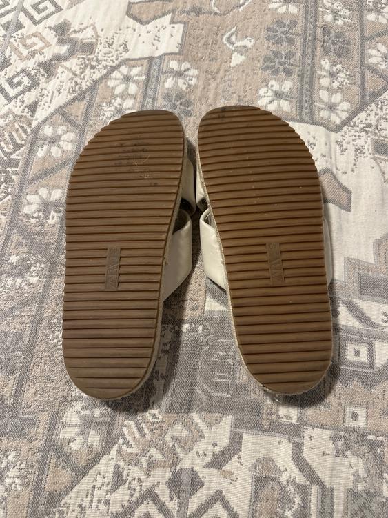 FLAT LEATHER SANDAL - Image 2