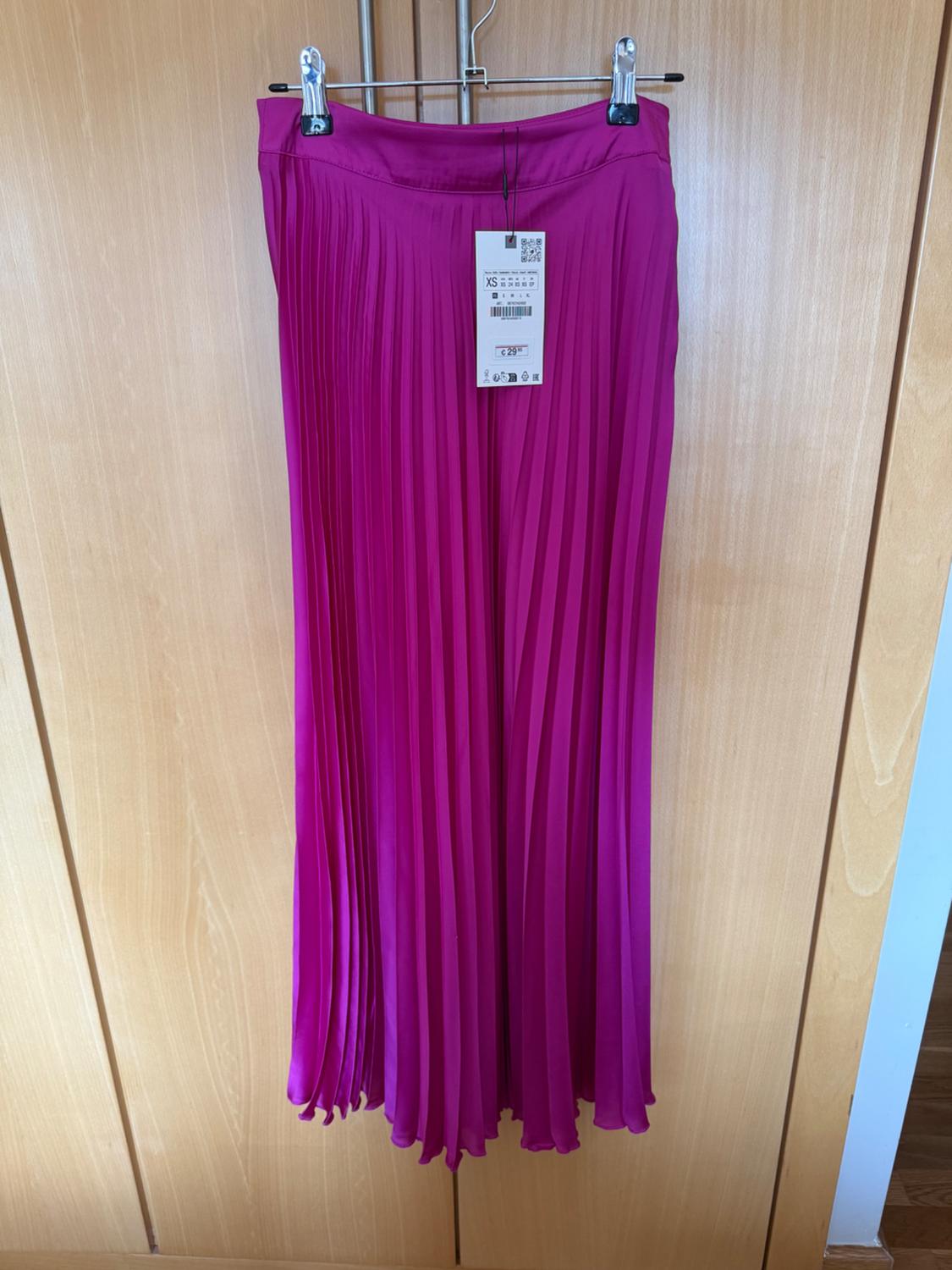 SATIN PLEATED SKIRT