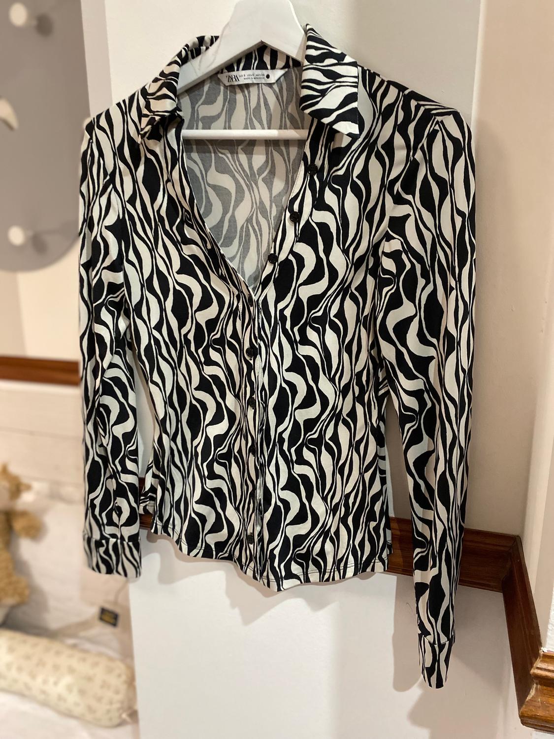 FITTED PRINTED BLOUSE - Image 4