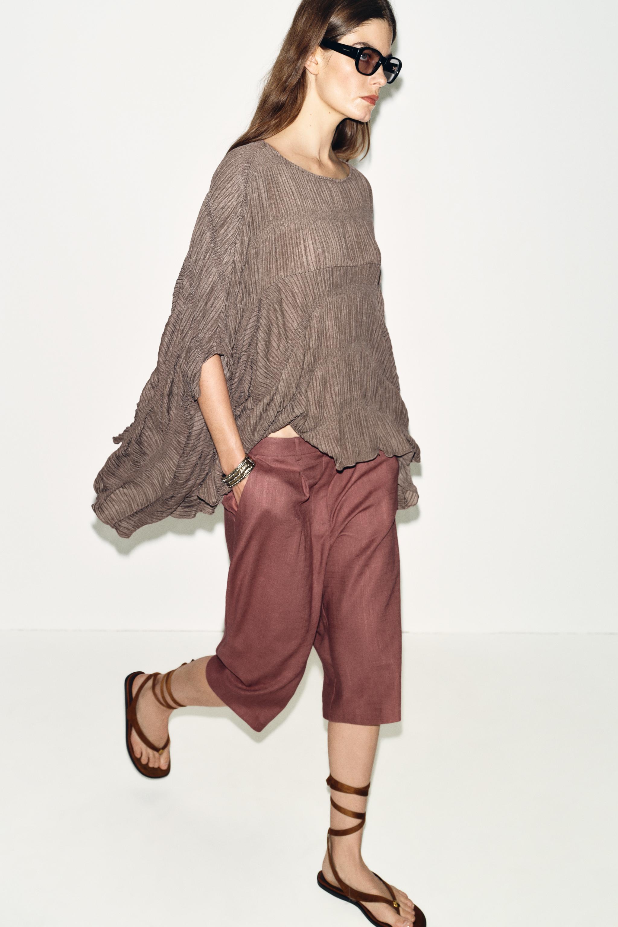 TEXTURED CAPE TOP