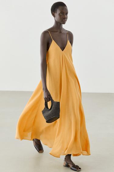 Vestido fluido escote pico con lino - Amarillo de Zara