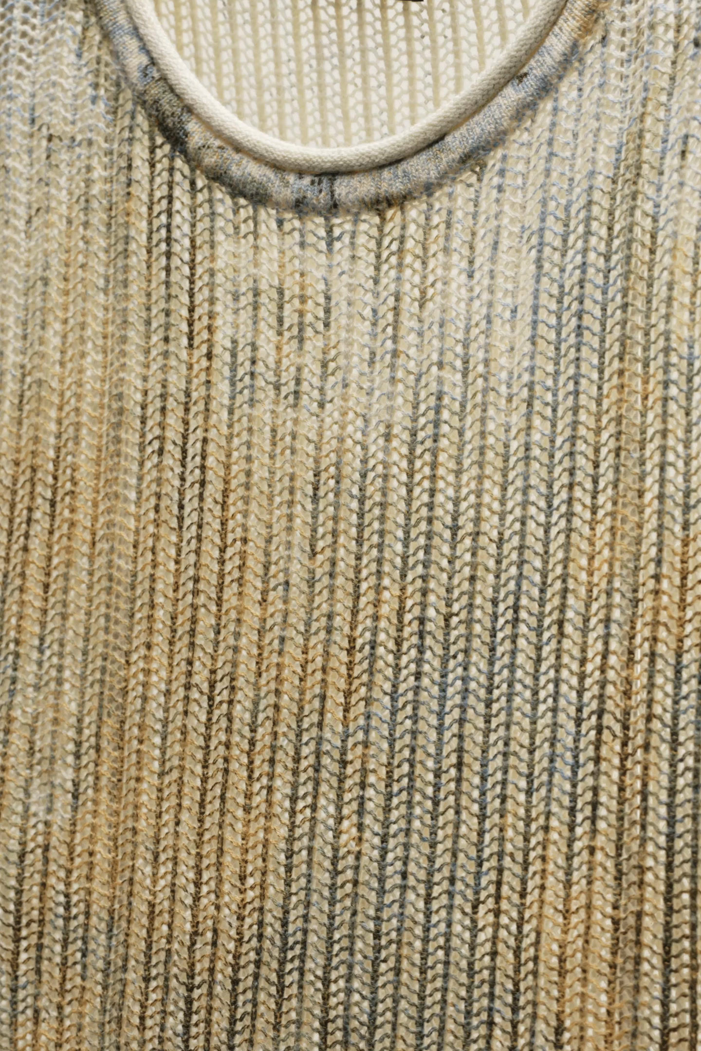 アブストラクト柄プリント ニットタンクトップ - サンド | ZARA