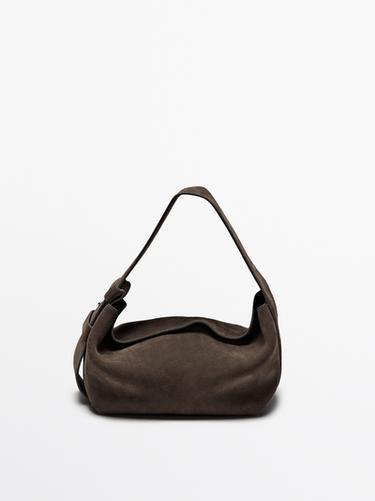 Bolso hombro piel serraje - Negro oro de Zara